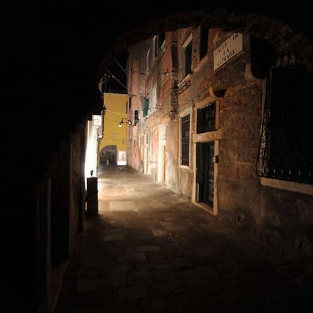 Calle De La Comare Венеция Екстериор снимка