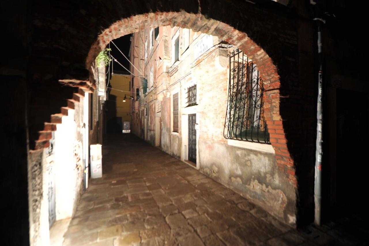 Calle De La Comare Венеция Екстериор снимка